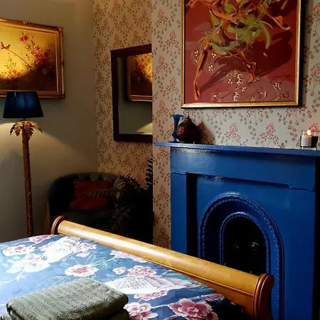 Charming Victorian House Apartment Whitby Exterior photo